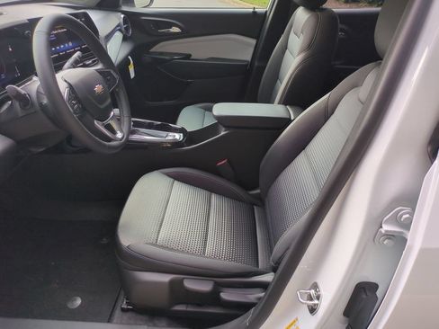 New 2026 Chevrolet Trax LT w/ Driver Confidence Package FWD image 15