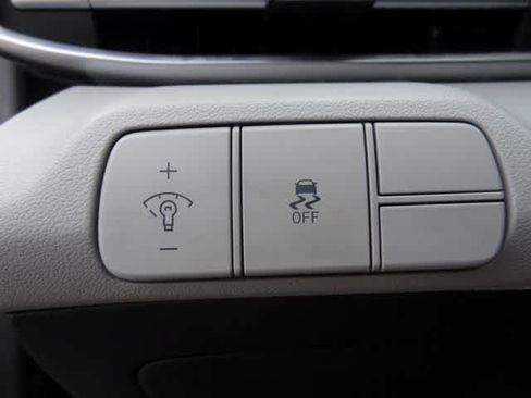 Used 2024 Hyundai Elantra Limited FWD image 18