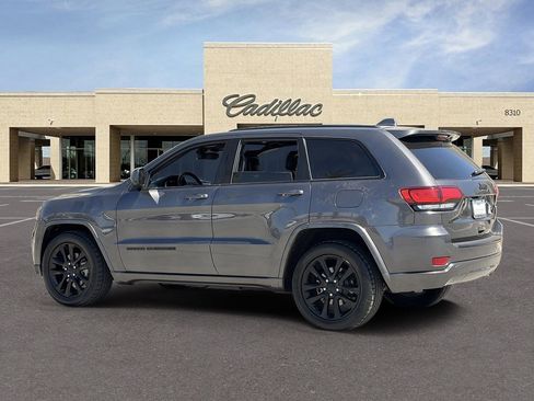 Used 2018 Jeep Grand Cherokee Altitude RWD image 7