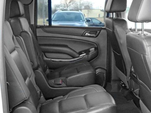 Used 2020 Chevrolet Suburban LT image 32