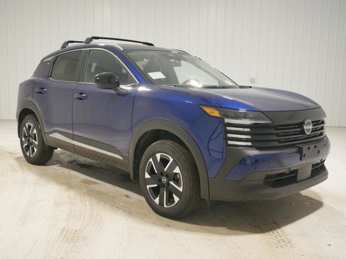 New 2026 Nissan Kicks SV image 3