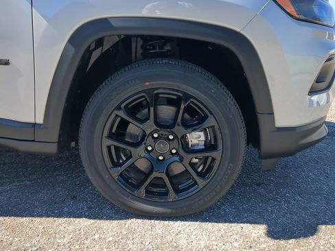 New 2026 Jeep Compass Latitude image 9