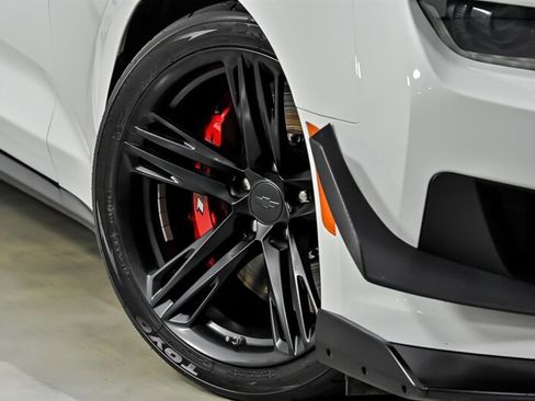 Used 2018 Chevrolet Camaro ZL1 RWD image 4