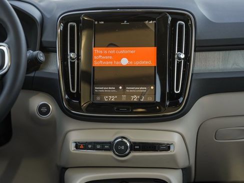 New 2026 Volvo XC40 B5 Ultra w/ Protection Package Premier image 21