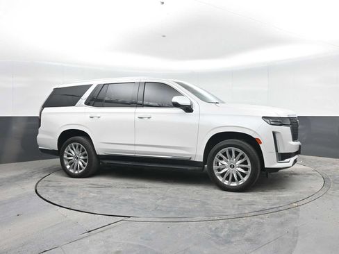 Used 2024 Cadillac Escalade Premium Luxury AWD/4WD image 8