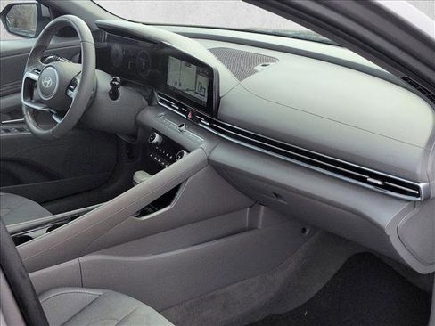 Used 2025 Hyundai Elantra SEL image 22