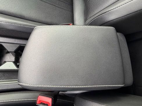 Used 2024 Volkswagen Tiguan SE image 35