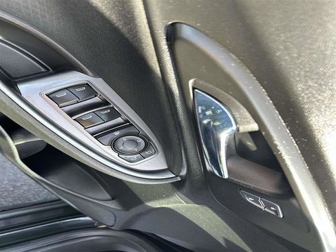 Used 2017 Chevrolet Malibu LT image 9