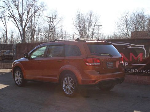 Used 2011 Dodge Journey Mainstreet w/ Flexible Seating Group image 3