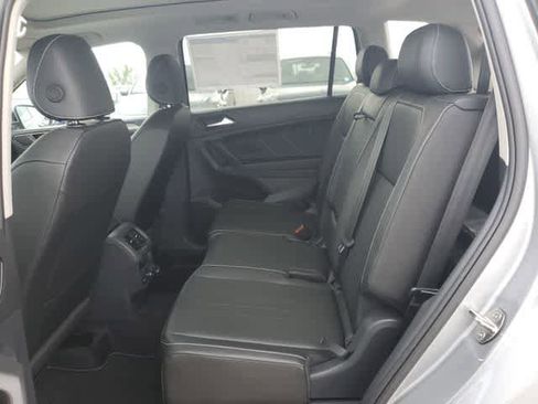 Used 2024 Volkswagen Tiguan SE FWD image 26