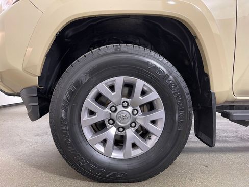 Certified 2016 Toyota Tacoma 2WD Double Cab image 11