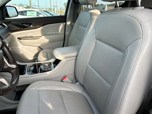 Used 2020 GMC Acadia SLT w/ Premium Package image 8