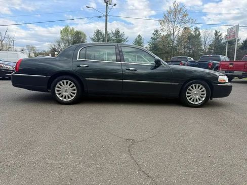 Used 2003 Lincoln Town Car Executive RWD image 8