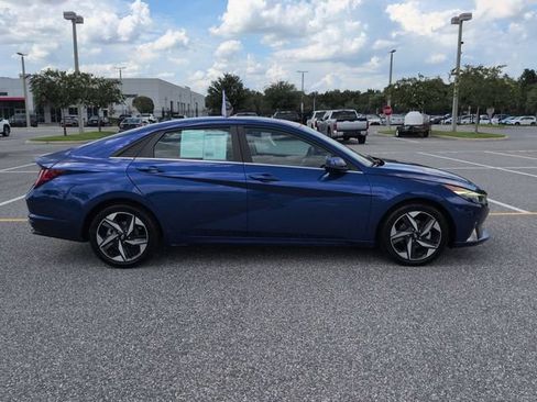 Used 2023 Hyundai Elantra Limited FWD image 3