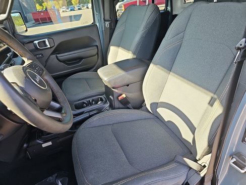 Used 2024 Jeep Wrangler Unlimited Sport AWD/4WD image 19