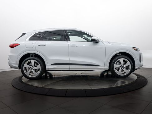 Used 2025 Audi Q5 Premium Plus AWD/4WD image 3