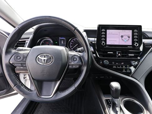Used 2022 Toyota Camry SE w/ Convenience Package FWD image 13
