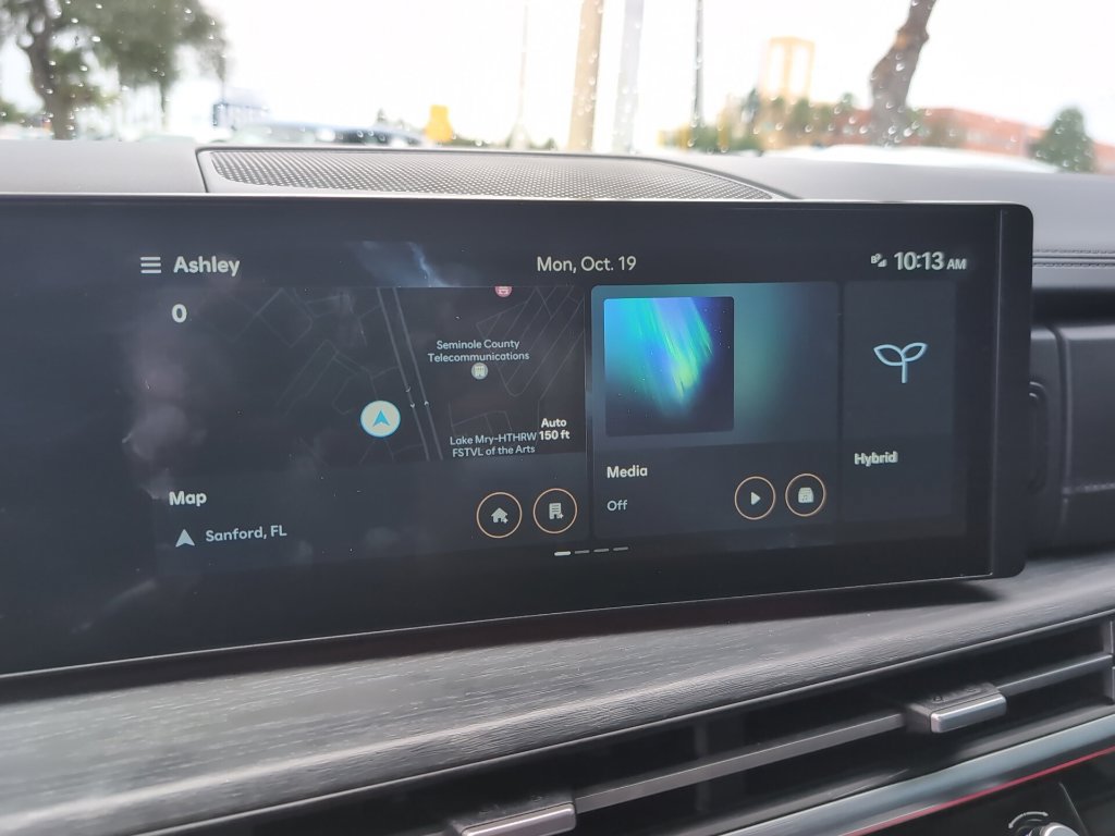 Used 2025 Hyundai Santa Fe Limited FWD image 13