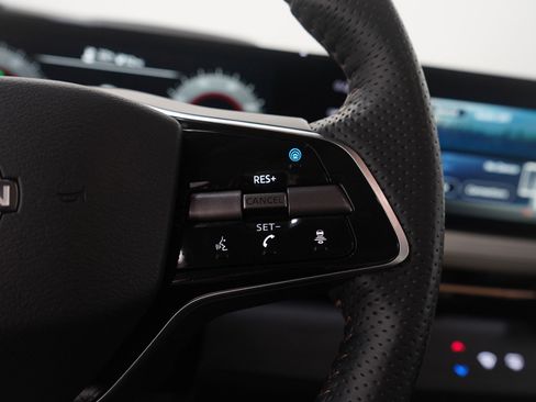 Used 2023 Nissan Ariya AWD image 30