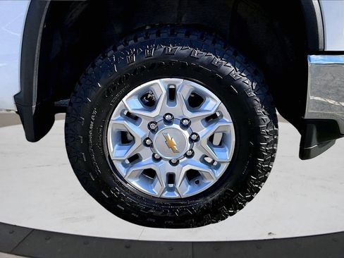 Used 2022 Chevrolet Silverado 2500 LT w/ Convenience Package image 31