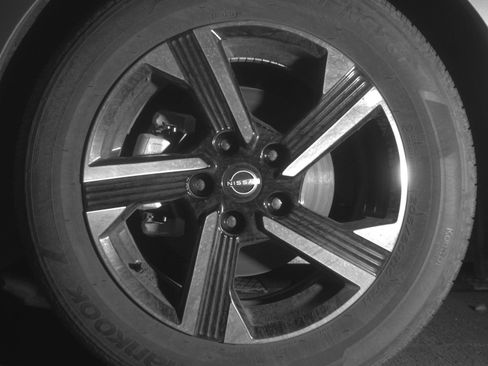 Used 2025 Nissan Sentra SV FWD image 12