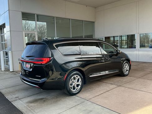 Used 2023 Chrysler Pacifica Limited image 22