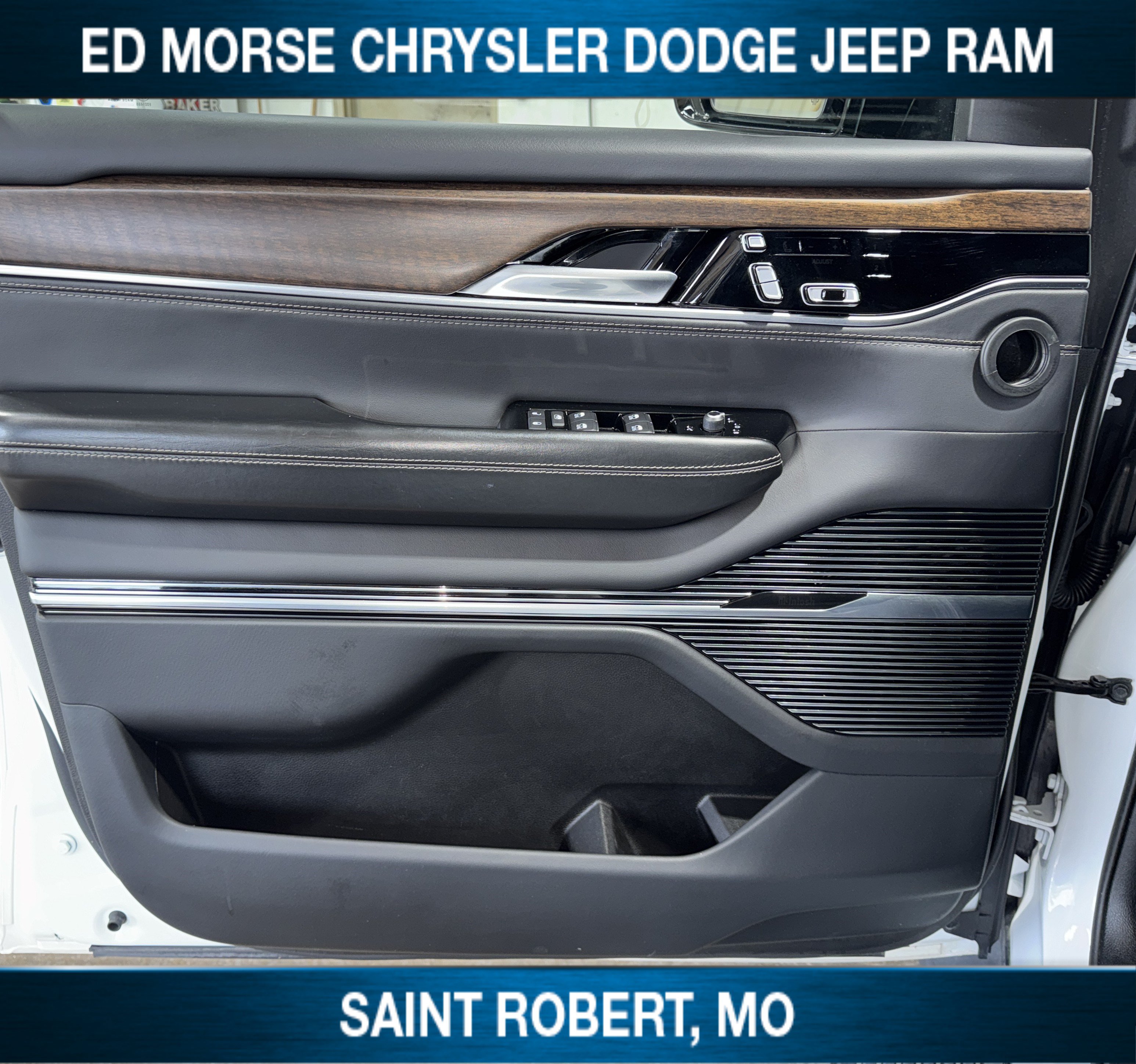Used 2023 Jeep Grand Wagoneer L Series II AWD/4WD image 39