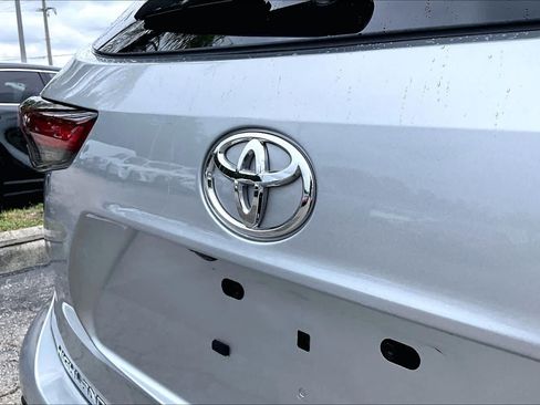 Used 2021 Toyota Highlander XLE FWD image 31