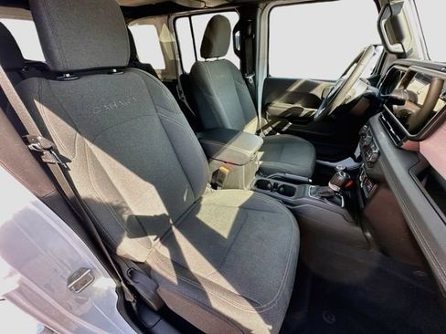 Used 2024 Jeep Wrangler Unlimited Sahara AWD/4WD image 27