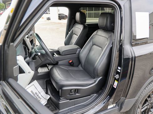 Used 2023 Land Rover Defender 90 SE AWD/4WD image 37