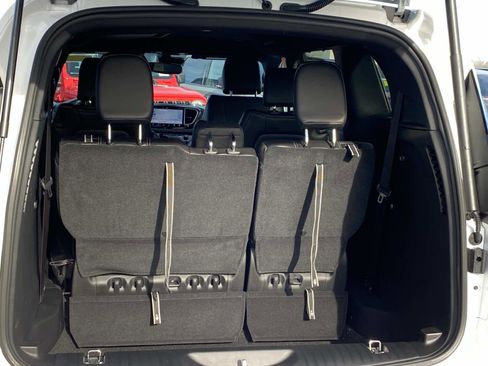 New 2026 Chrysler Pacifica Select image 5