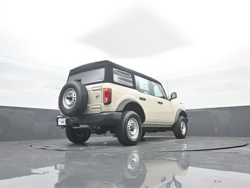 New 2025 Ford Bronco 4-Door image 32