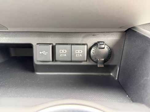 Used 2021 Toyota Highlander XLE AWD/4WD image 31