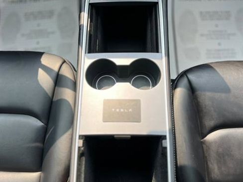 Used 2022 Tesla Model Y Long Range image 17