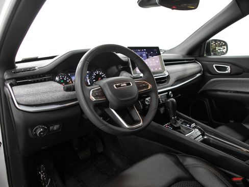 Used 2024 Jeep Compass Latitude AWD/4WD image 23