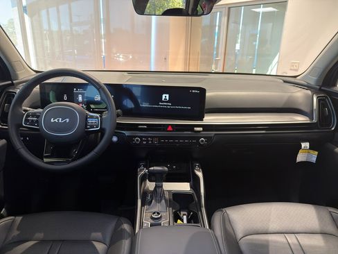 Used 2025 Kia Sorento EX w/ Panoramic Sunroof Package image 14