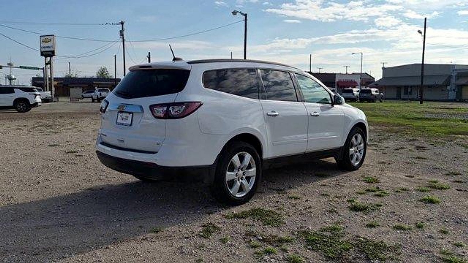 Used 2017 Chevrolet Traverse LT w/ Style and Technology Package FWD image 8