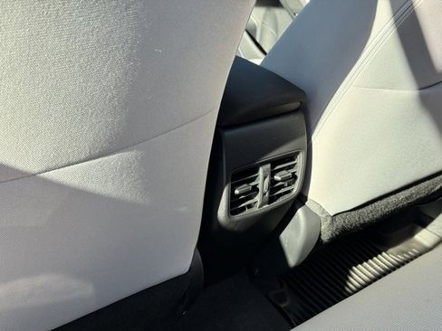 Used 2025 Toyota Corolla Cross L image 29