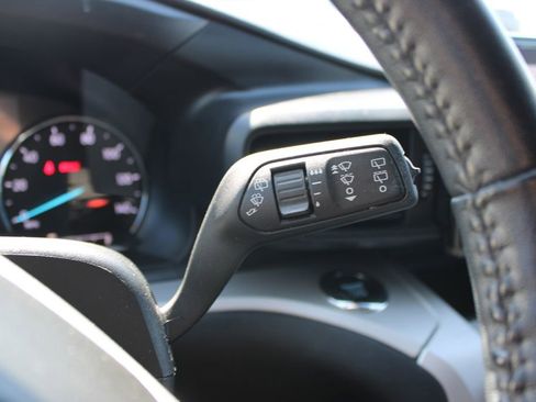 Used 2023 Ford Explorer XLT AWD/4WD image 40