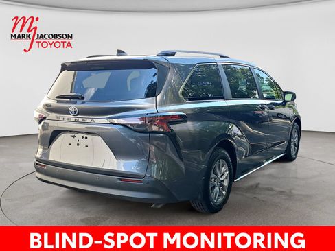 Used 2025 Toyota Sienna XLE FWD image 9