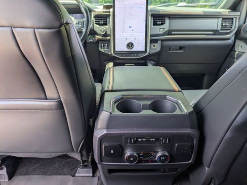 Used 2023 Ford Expedition Platinum AWD/4WD image 31