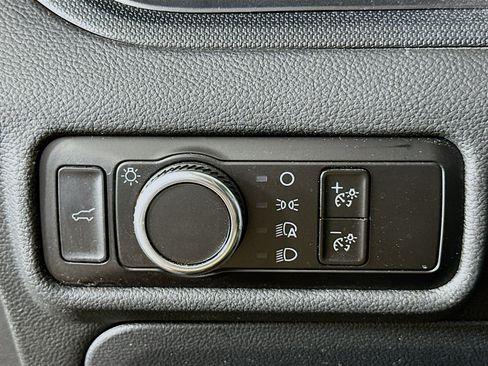 Used 2023 Ford Explorer 4WD image 17