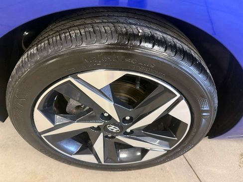 Used 2023 Hyundai Elantra Limited w/ Cargo Package FWD image 15