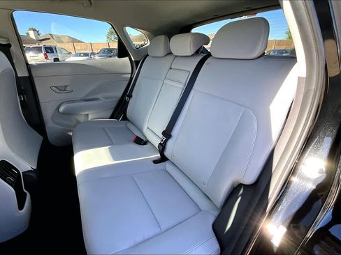 Used 2025 Hyundai Kona SEL image 18