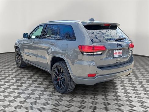 Used 2019 Jeep Grand Cherokee Altitude image 4