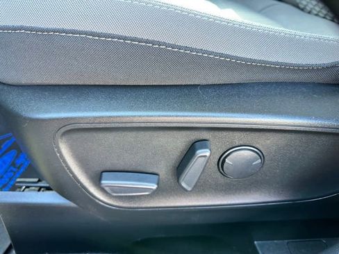 Used 2022 Ford Escape SE w/ SE Sport Appearance Package image 12