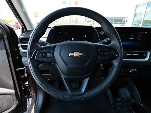 Used 2025 Chevrolet TrailBlazer LT FWD image 11