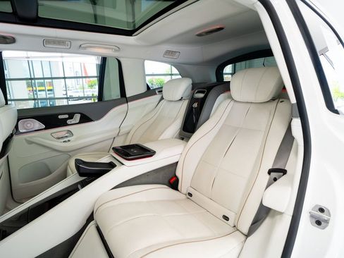 Used 2023 Mercedes-Benz Maybach GLS 600 4MATIC image 55