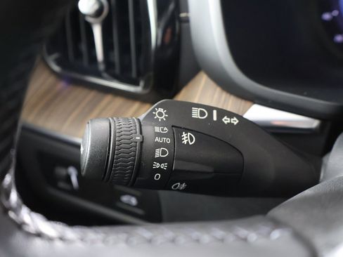 Used 2022 Volvo XC60 B6 Inscription w/ Climate Package image 42