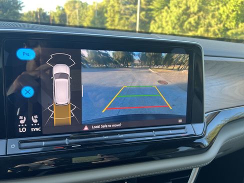 Used 2024 Volkswagen Atlas SE w/ Panoramic Sunroof Package FWD image 20